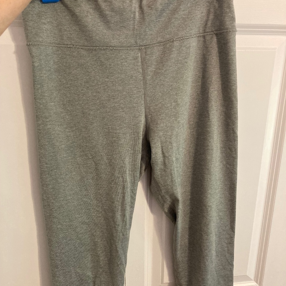 Gray cotton leggings